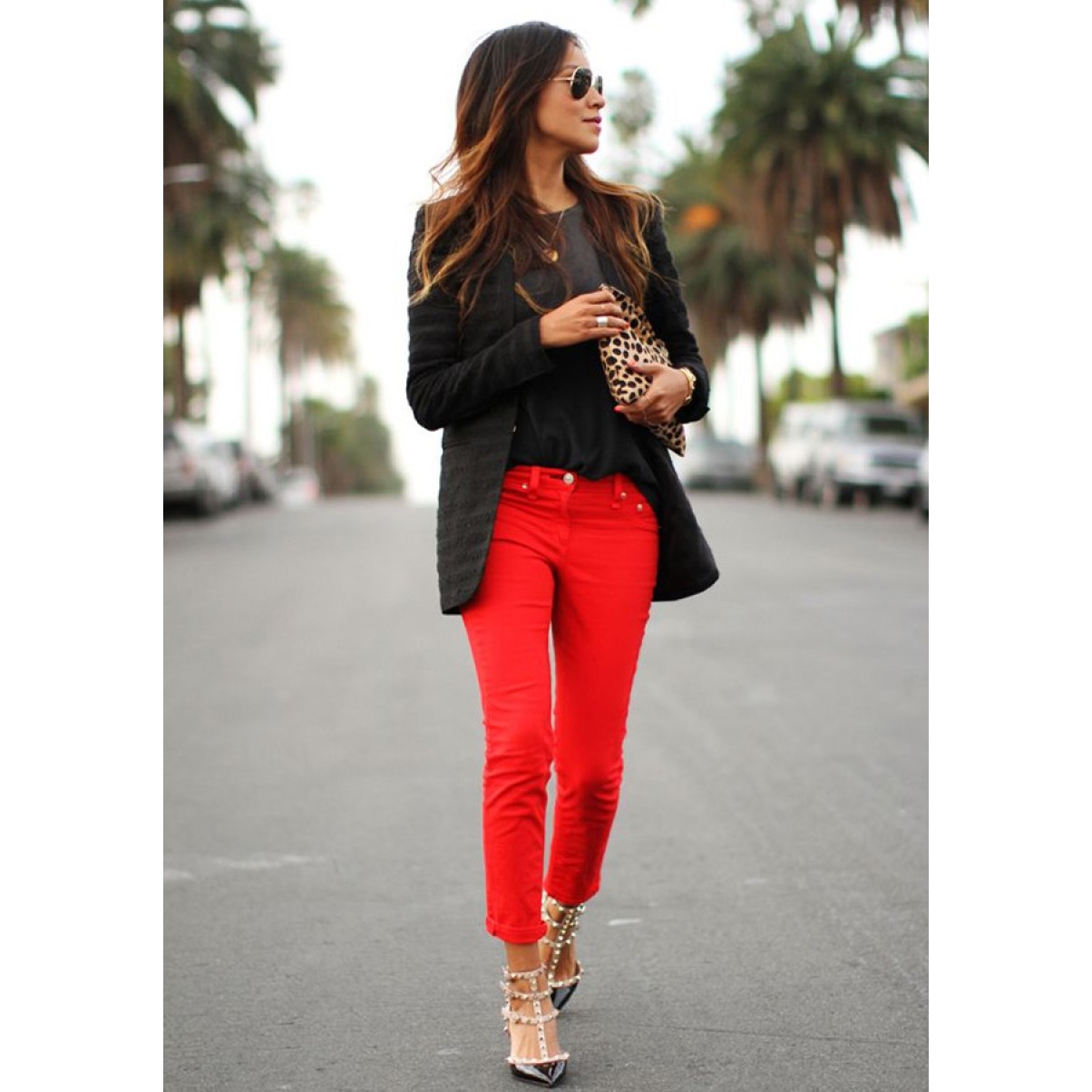 What colors go well with red pants? INISESS